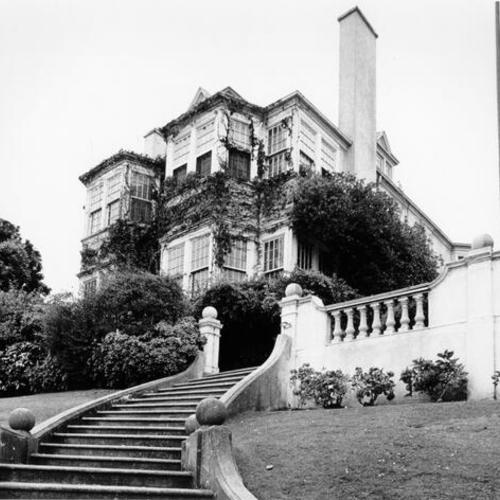 [House in the Seacliff District, San Francisco]