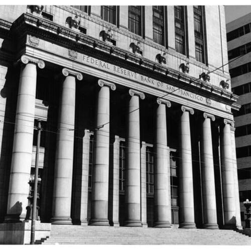 [Front of the Federal Reserve Bank of San Francisco, 400 Sansome Street]