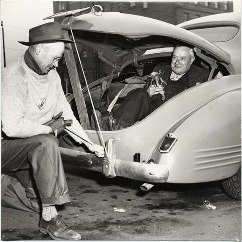 [Hank Larsen preparing to drive to Treasure Island with F. C. (Scotty) Loughlin traveling in the trunk of his car]