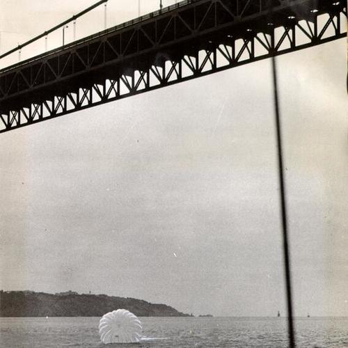 [Ex-paratrooper Bob Niles landing in the water during a parachute jump from the Golden Gate Bridge]