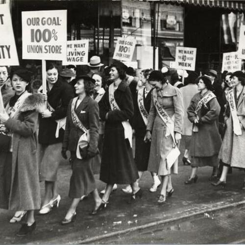 [Employees picketing outside of F. W. Woolworth store at Fifth and Market streets]