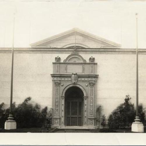 [South entrances to the Palace of Food Products at the Panama-Pacific International Exposition]