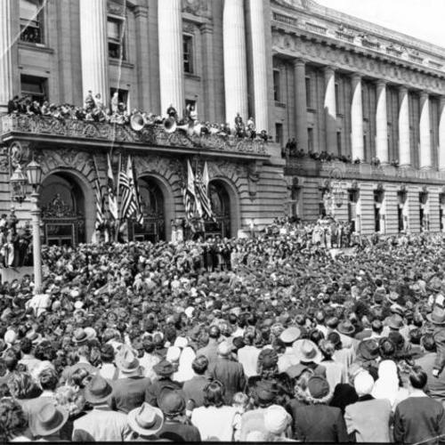 [World War II Bataan prisoners of war, welcomed at City Hall ceremonies, March 28, 1945]