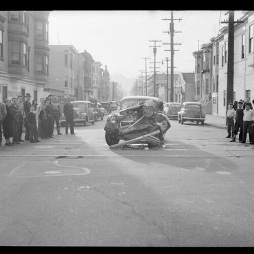 [Scene of an automobile accident on 15th Street and Folsom Street]