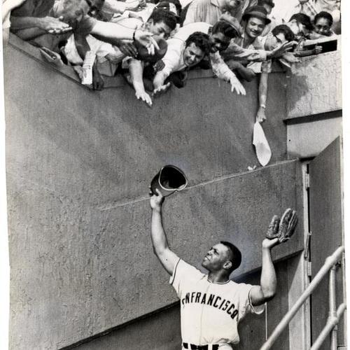 [Willie Mays receiving a rousing welcome from his old fans as the club returned to the Polo Grounds]