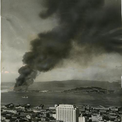 [Treasure Island fire as seen from Nob Hill, San Francisco]