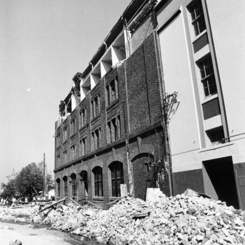 [Damages at 6th Street and Bluxome caused by Loma Prieta earthquake]
