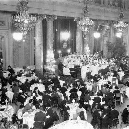 [Diners at the Palace Hotel during the Christmas season]