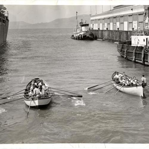 [Lifeboat practicing for Maritime day races]