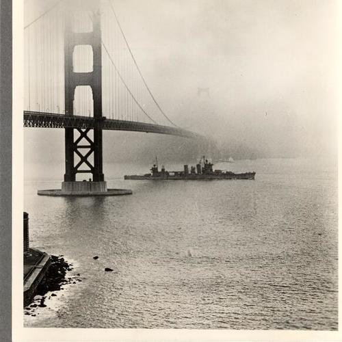 ["USS San Francisco" slips under the Golden Gate Bridge]