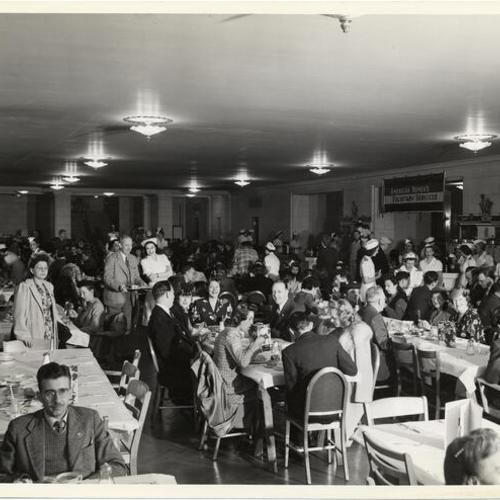 [Dining hall at United Nations Conference, 1945]