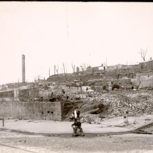 [Two children in front of ruins left by the 1906 earthquake]