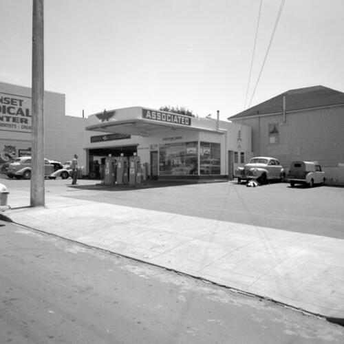 [Judah Street and 45th Ave, Associated Gas]