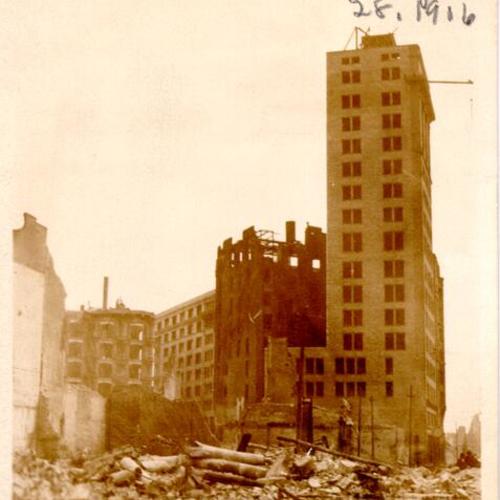 [Taken from center of Kearny Street looking toward Chronicle Building and Palace Hotel