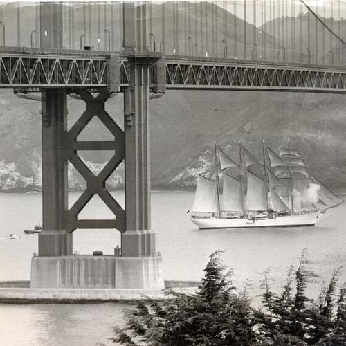 [Chilean training ship Esmeralda passing underneath the Golden Gate Bridge]
