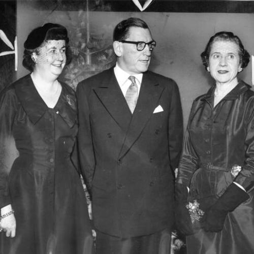 [Charles Blyth at the deYoung Museum Society with Geraldine Grace Benoist and Mrs. Walker Kamm]
