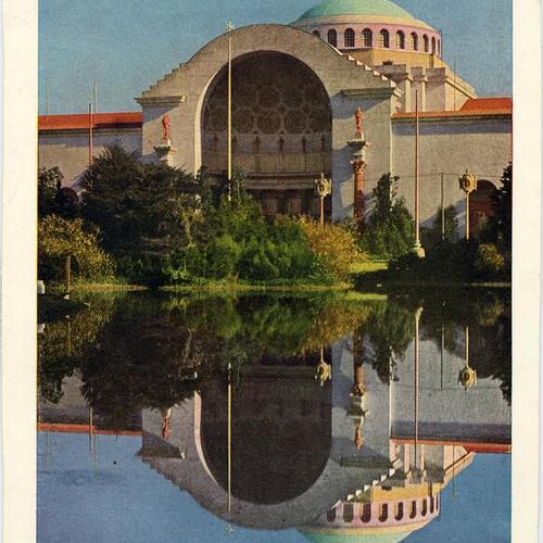 [Dome and half dome of the Palace of Food Products at the Panama-Pacific International Exposition]