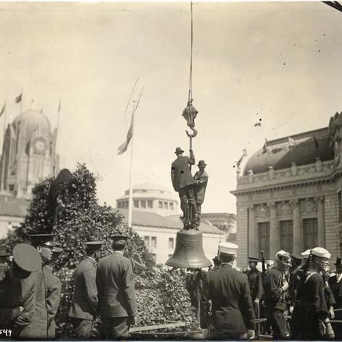  Liberty Bell being set in place at the Panama-Pacific International Exposition]
