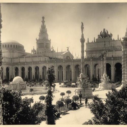 [Court of Abundance at the Panama-Pacific International Exposition]