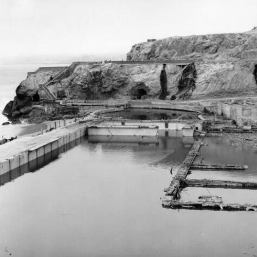 [Sutro Baths destroyed by fire]