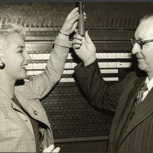 [Barbara Huffman gets a lesson in operating the voting machine from Registrar of Voters Thomas A. Toomey]