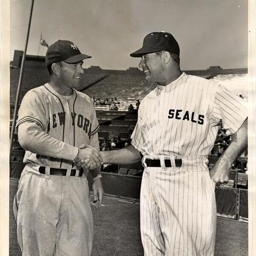 [Frank "Lefty" O'Doul, manager of Seals, shaking hands with Mel Ott, manager of Giants]