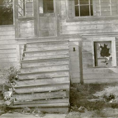 [180 Missouri Street, close view of front stairs]