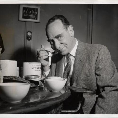[Edward Bransten holding up a spoonful of tea]