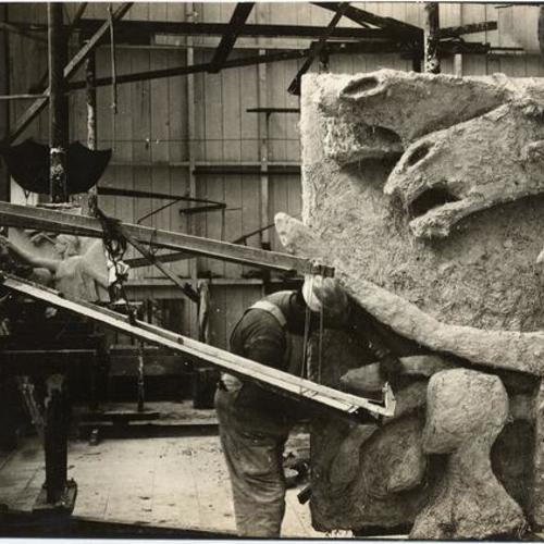 [Construction of statues for the Panama-Pacific International Exposition]