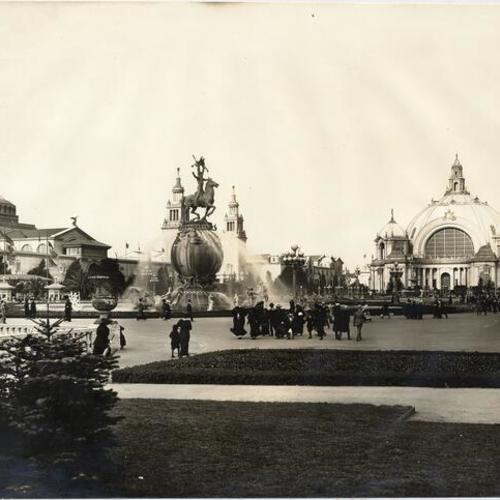 [View of South Gardens at the Panama-Pacific International Exposition, showing the Fountain of Energy (center) and Festival Hall (right)]