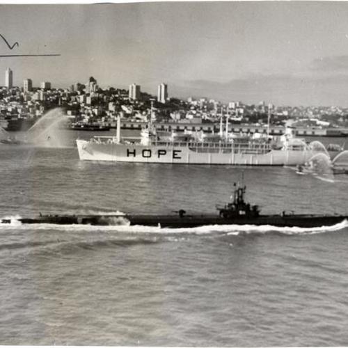 [Hospital ship "Hope" entering San Francisco Bay]