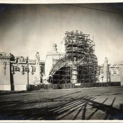 [Construction of "Creation of the World" in The Zone at the Panama-Pacific International Exposition]