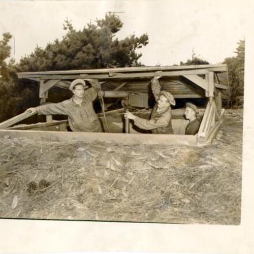 [Hidden anti-aircraft gun at Fort Winfield Scott, Presidio]