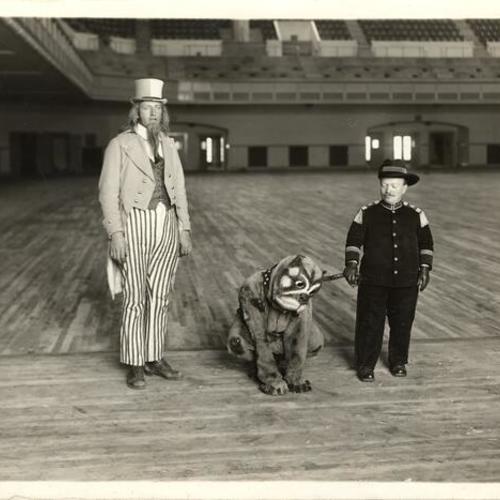 [Actors from Toyland exhibit at the Panama-Pacific International Exposition posing inside Civic Auditorium]