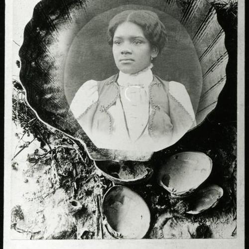 [Portrait, in a shell, of Dorinda, mother of Alonzo]