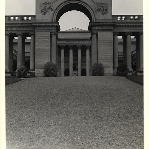[Entrance to courtyard at the Palace of the Legion of Honor]