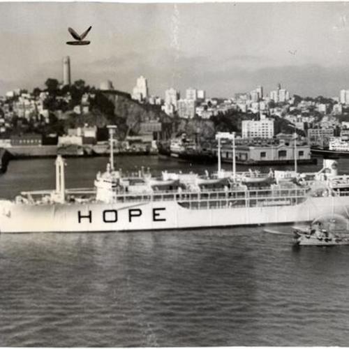 [Hospital ship "Hope" entering San Francisco Bay]