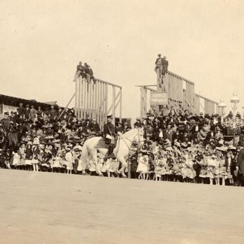 [School children waiting for President Taft at Van Ness Avenue, October 9, 1909]