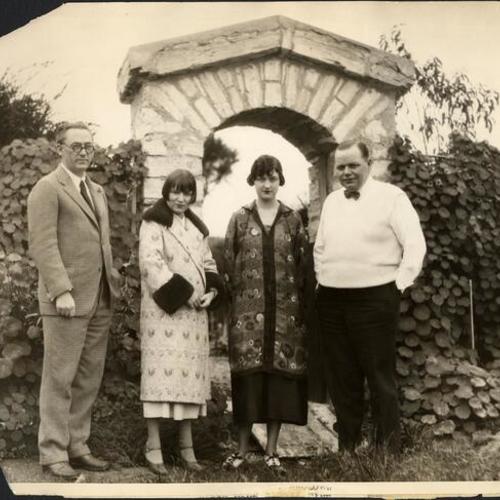 [Roscoe "Fatty" Arbuckle and Doris Deane at the home of Mr. Gouvineur Morris, a well known short story writer]