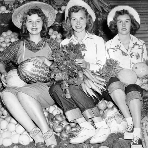 [Barbara Lais, Betty Jean Phillips and Mary Ruth Morris at the Farmers' Market on Alemany Boulevard]