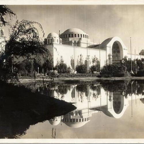 [View of the Palace of Education and Fine Arts Lagoon at the Panama-Pacific International Exposition]