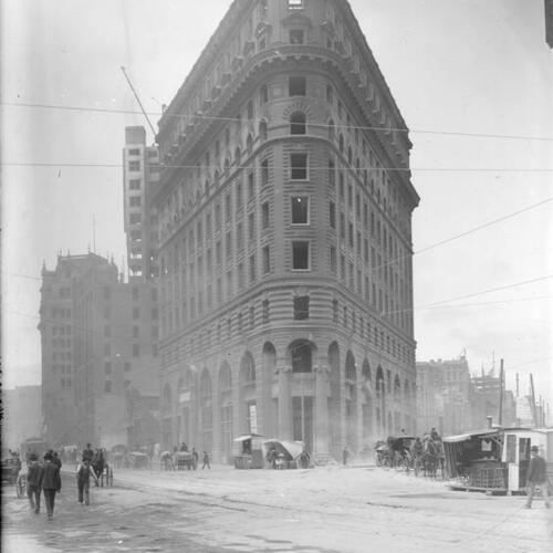 [Phelan Building in the aftermath of the 1906 earthquake and fire]