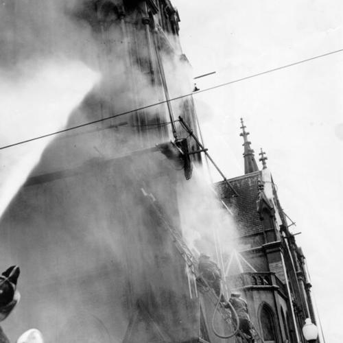 [St. Paulus Church during fire]