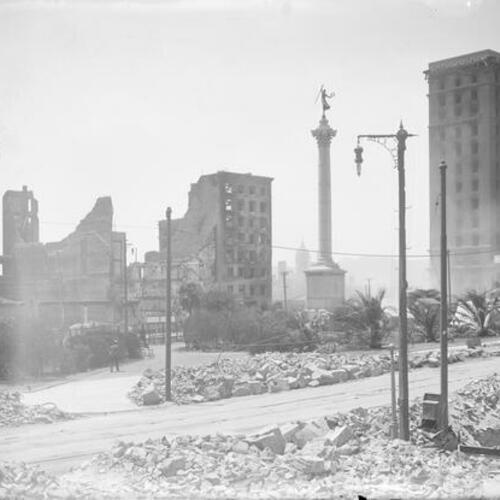 [Union Square after the 1906 earthquake and fire, view looking west]