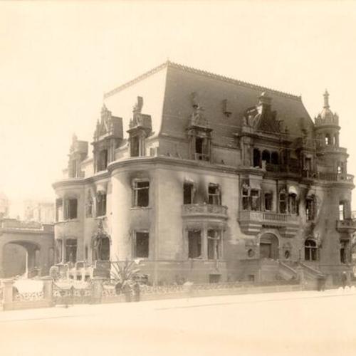 [Ruins of the Claus Spreckels residence at Van Ness Avenue and Clay Street]