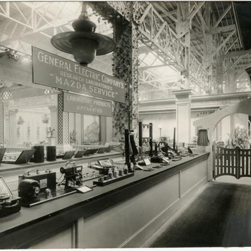 [General Electric Company's research laboratories exhibit in the Palace of Manufactures at the Panama-Pacific International Exposition]