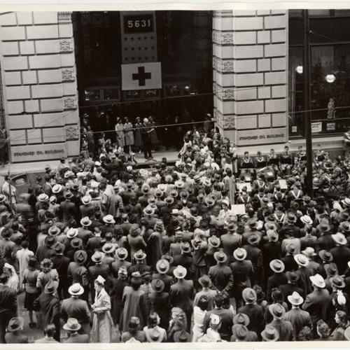 [Employees of the Standard Oil Company assembled in front of the company's office building at 225 Bush Street for a blood donor rally]