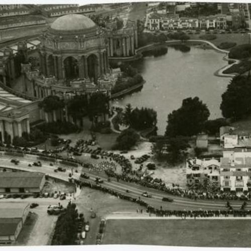 [Ariel view of President Franklin Roosevelt's cavalcade at the Palace of Fine Arts]