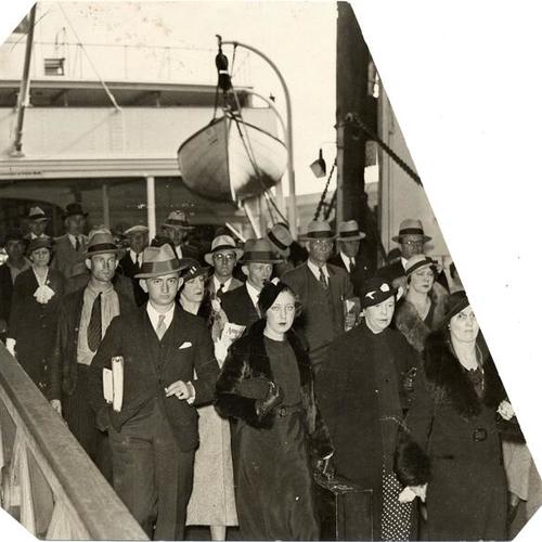 [Passengers exiting a boat at the Ferry Building]