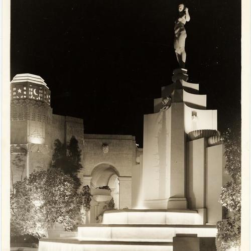 [Statue 'Evening Star' by sculptor Ettore Cadorin at the head of the Fountain of the Evening Star in the Court of the Moon with the Palace of Mines, Metals and Machinery in the background, Golden Gate International Exposition on Treasure Island]